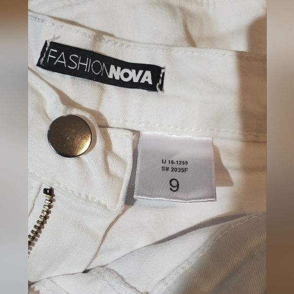 Fashion Nova Fit and Flare High Waist Extra Stretch Jeans - Picture 3 of 3